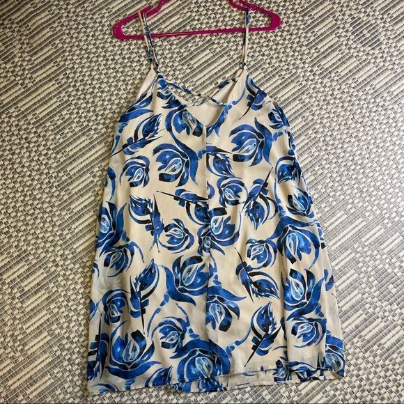 Everly Floral Summer Dress size Medium - Picture 2 of 5